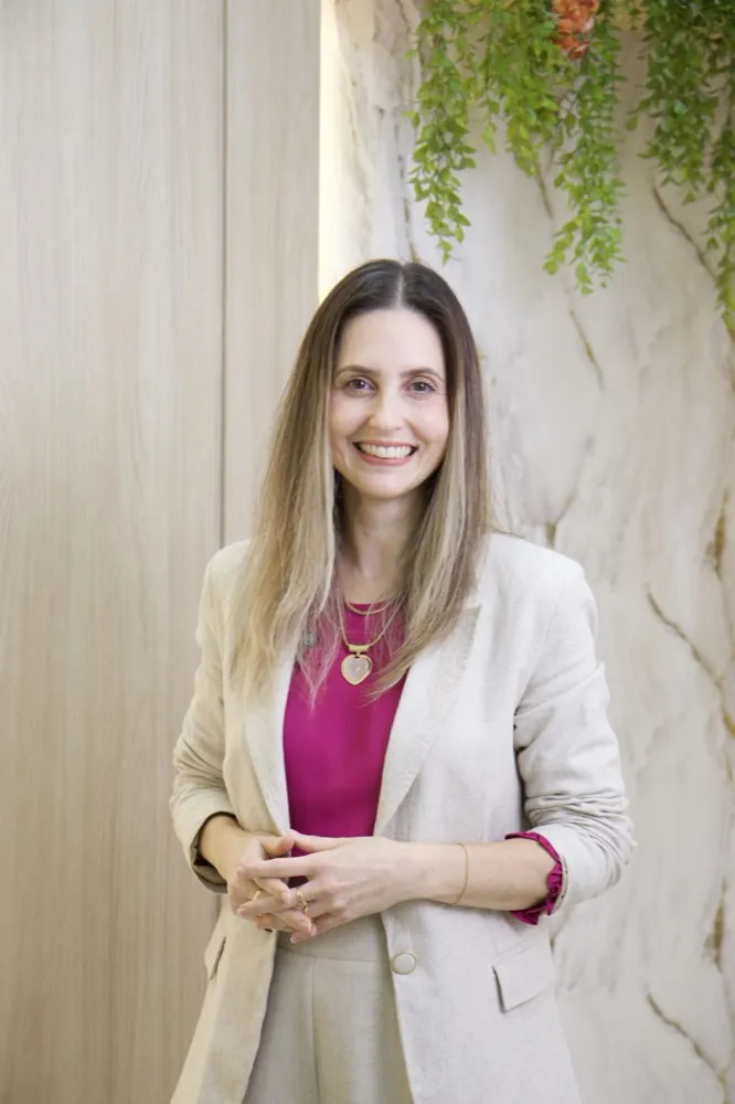 Dra. Suéllen Portilho na Mivi Odontologia, em Londrina
